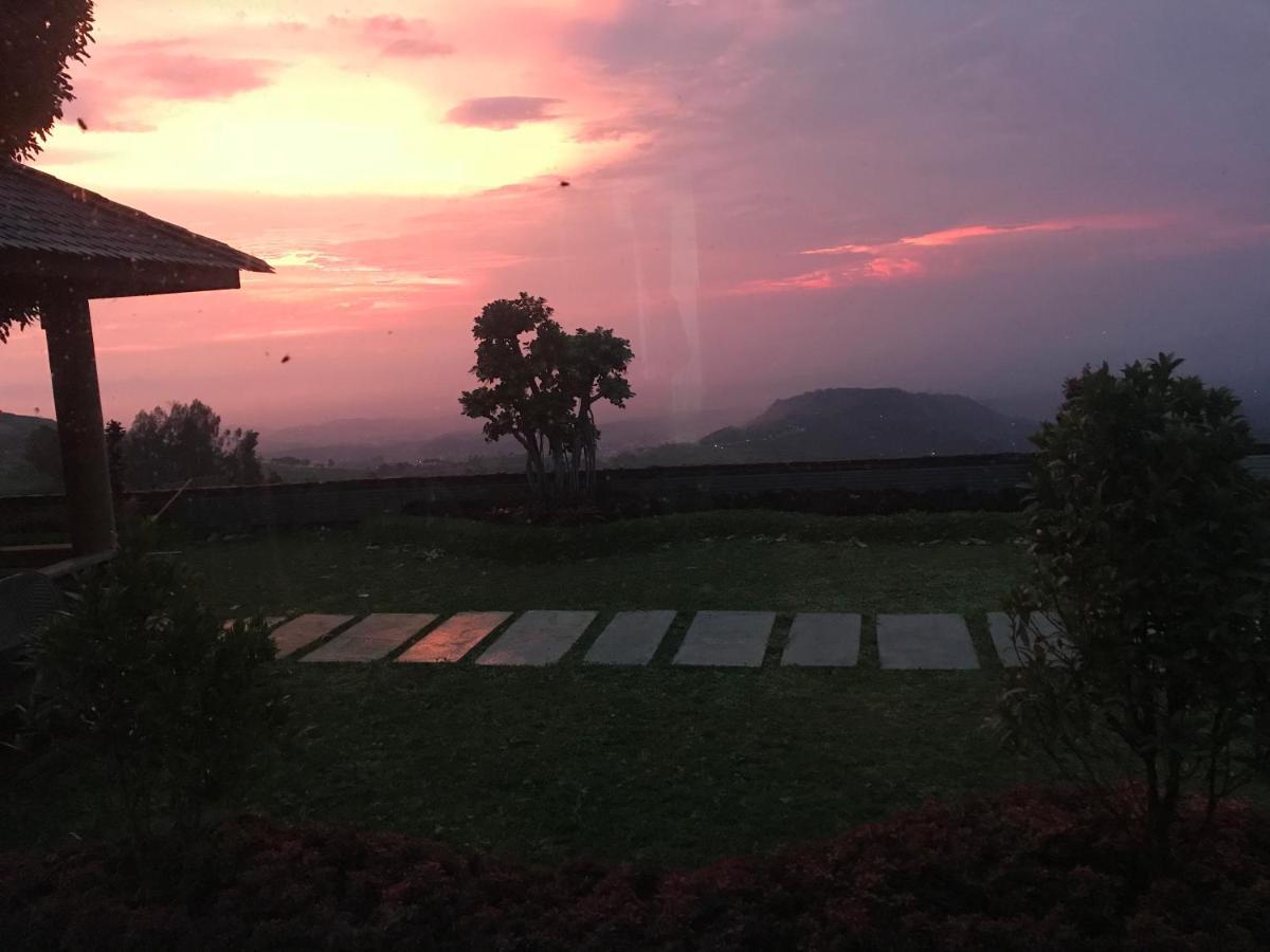 De Villa Cetho Karanganyar  외부 사진